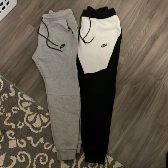 Selling two pairs of Nike tech fleece track pants - Picture 4 of 4